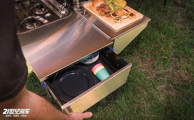 ne Campers Solitaire 拖挂露营车澳门新葡京网站13 万澳元起开启豪华露营！Offi(图2)